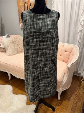 LOFT Black and White w/green Textured Shift Dress